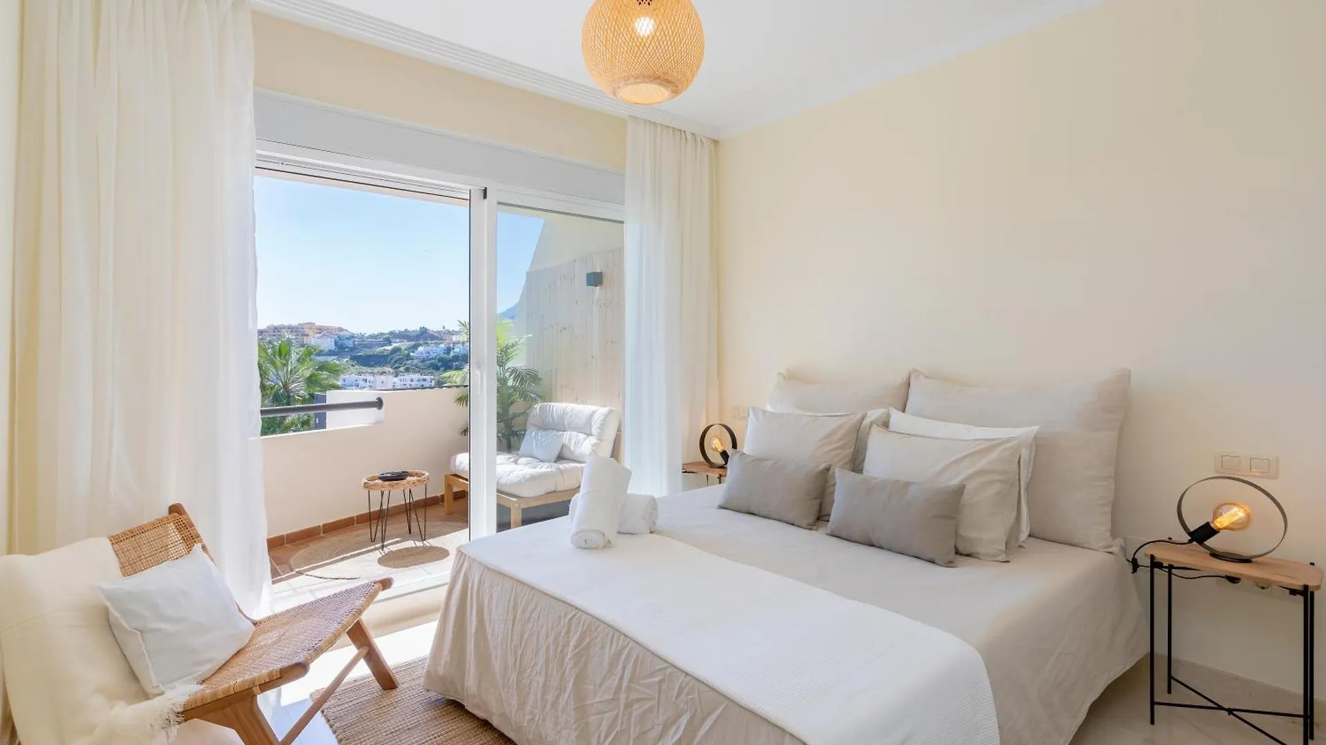 Geweldig Appartement Met Uitzicht Dicht Bij Zee. Estepona Spain