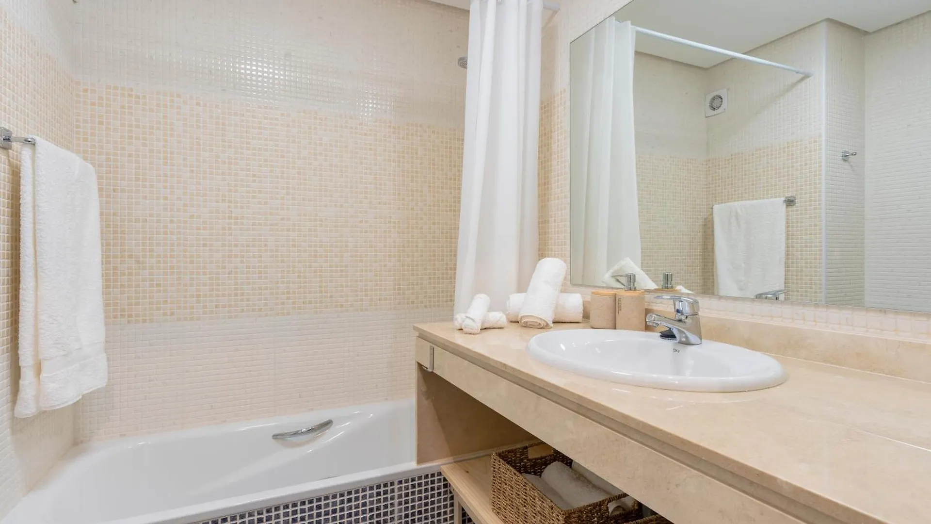 Geweldig Appartement Met Uitzicht Dicht Bij Zee. Estepona